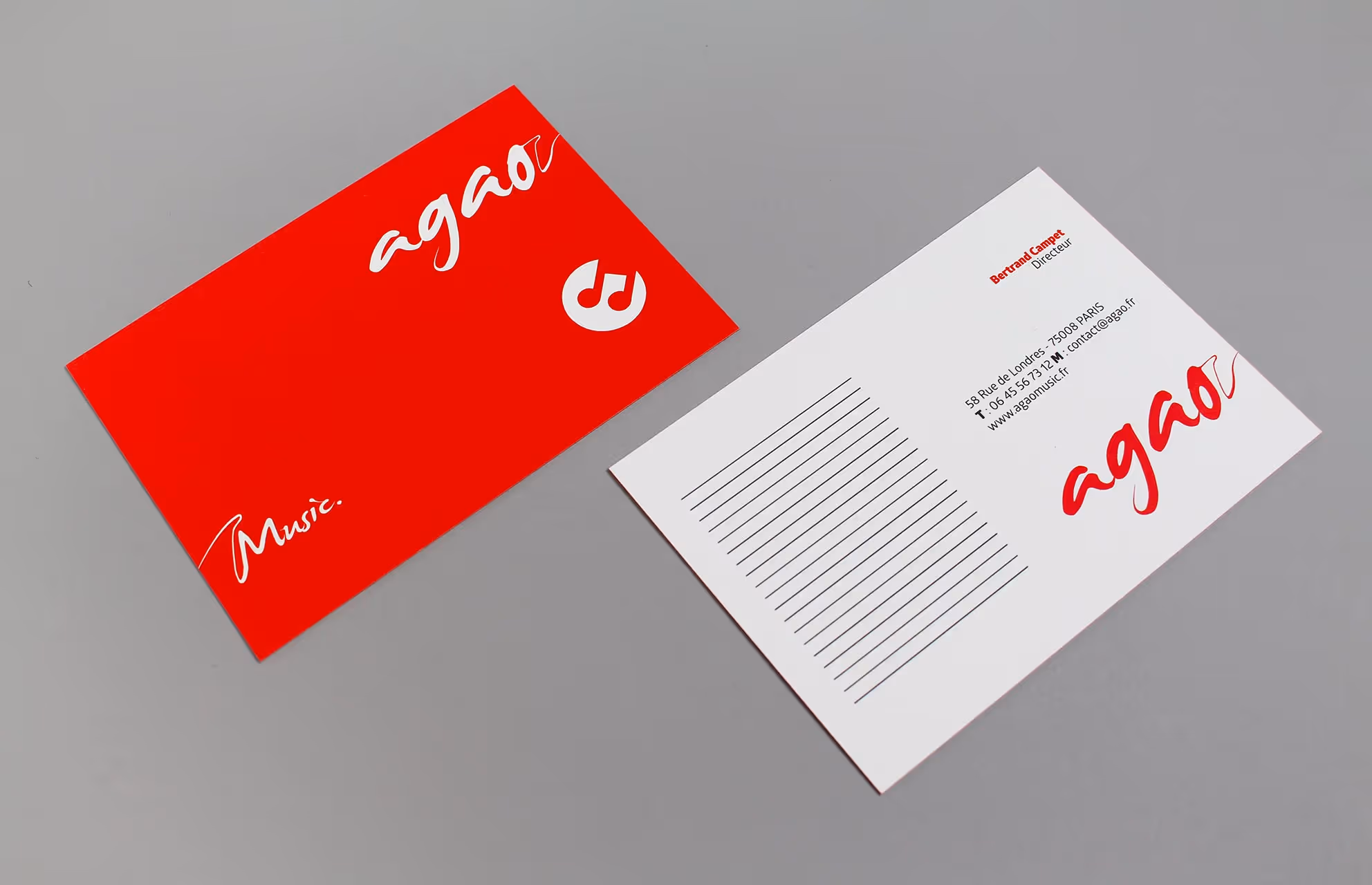 Carte de correspondance Agao Music, recto rouge avec logo et verso blanc avec coordonnées