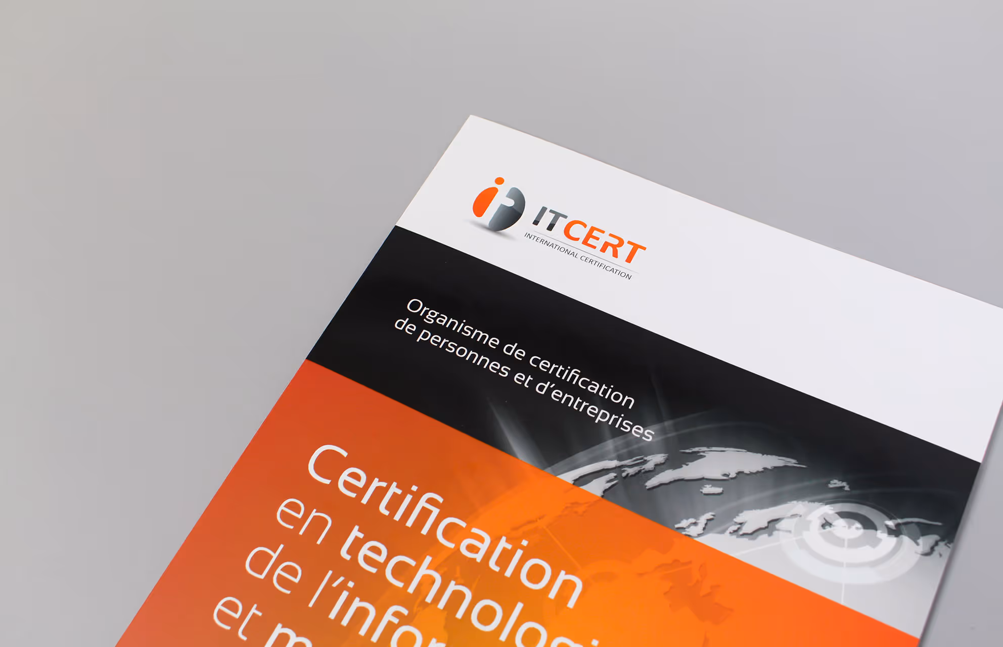 Couverture de la brochure IT Cert : « Certification en technologies de l'information et monétique »