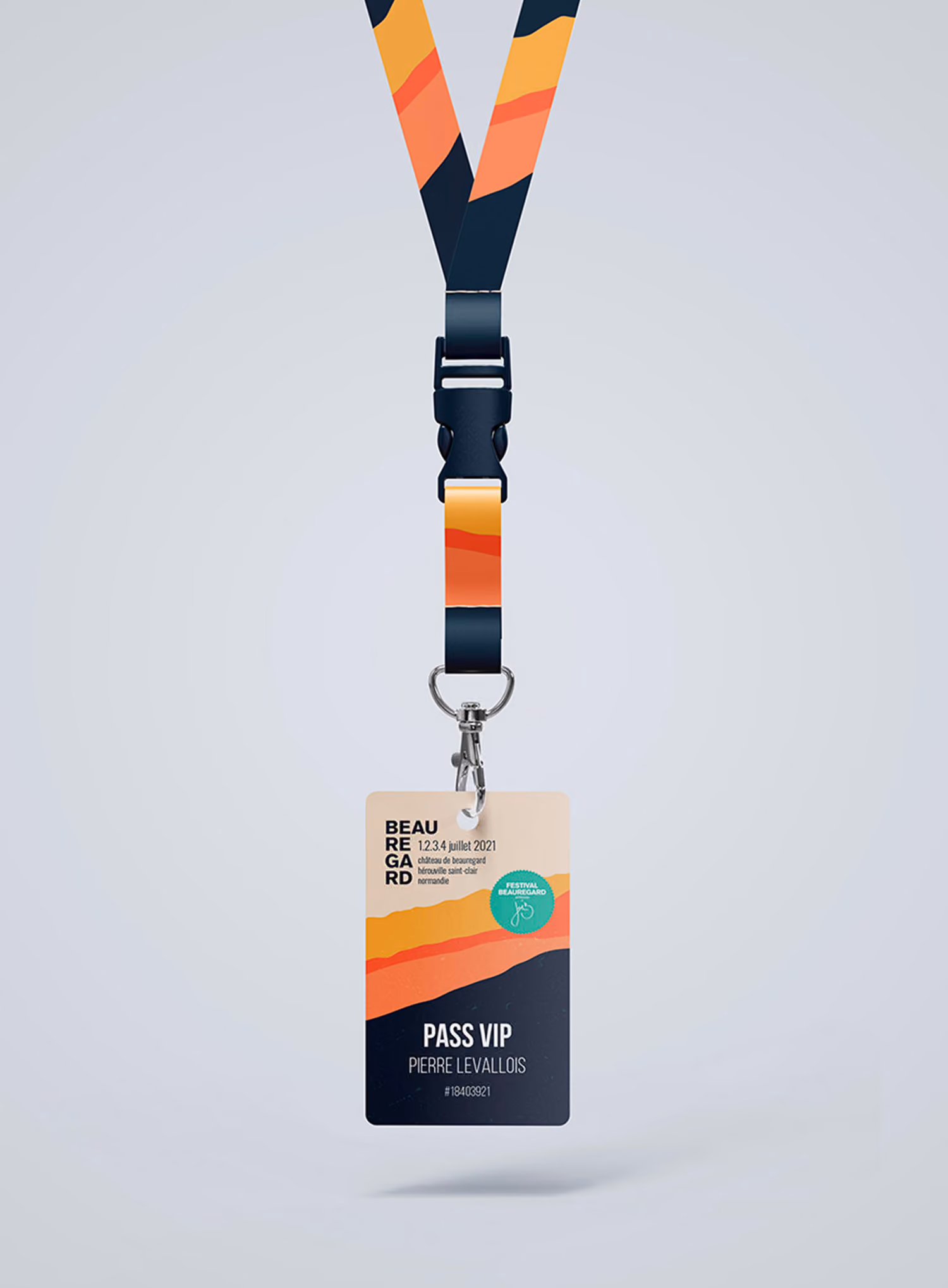 Badge VIP du Festival Beauregard 2021 avec son tour de cou aux couleurs du festival