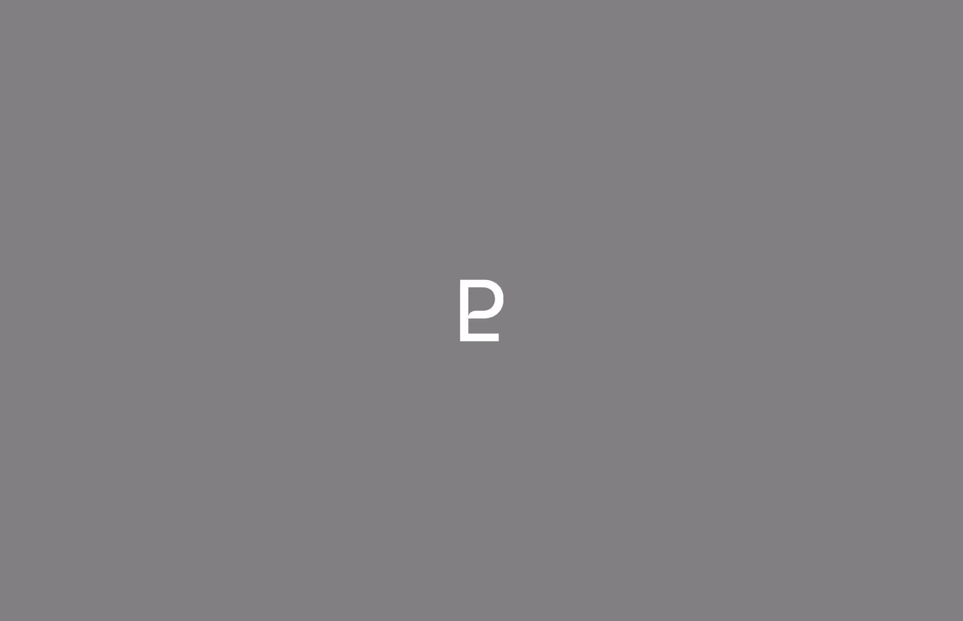 Monogramme P de Pierre Levallois en blanc sur fond gris