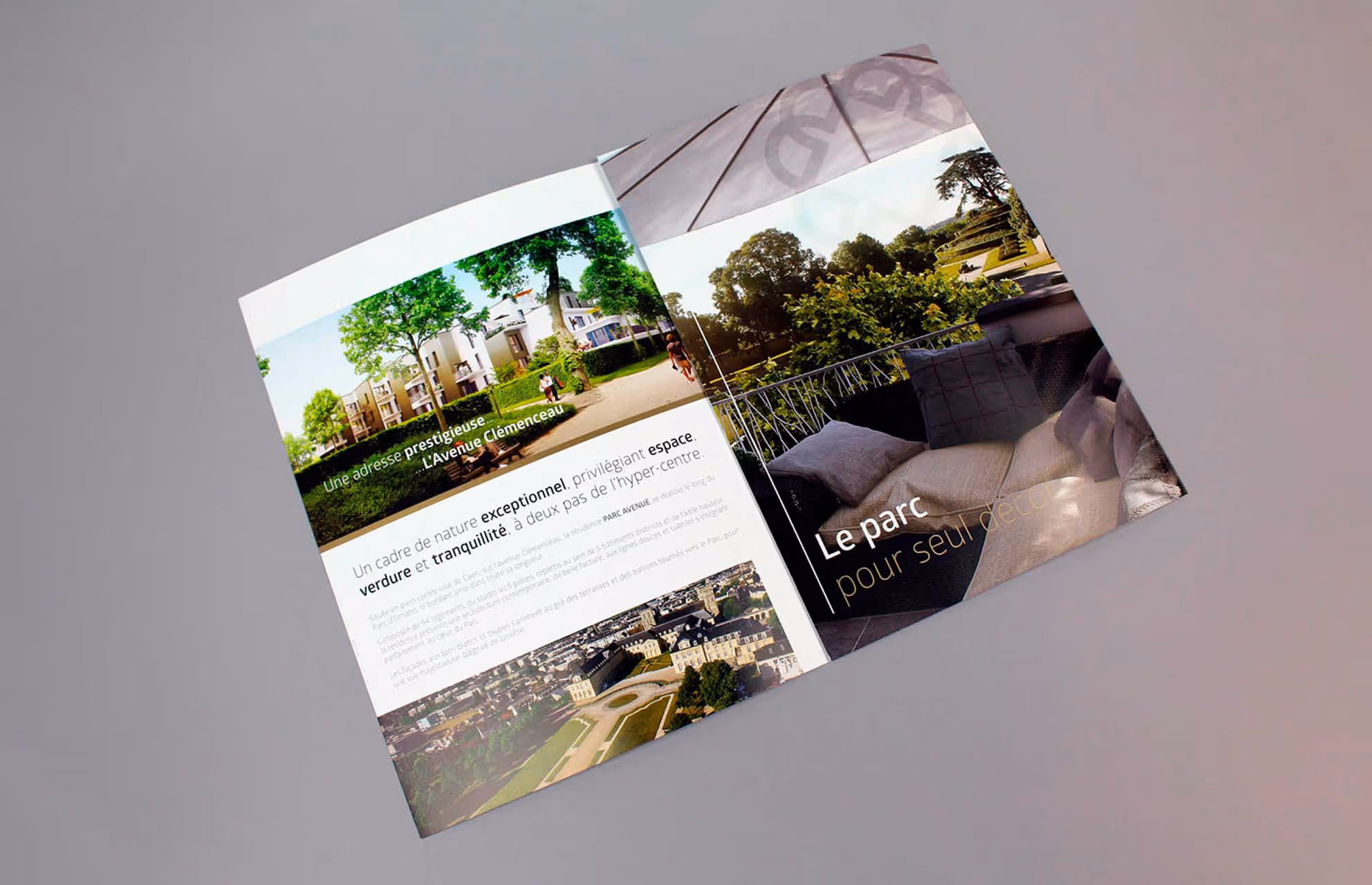 Plaquette Parc Avenue ouverte, avec des photos du parc et des résidences
